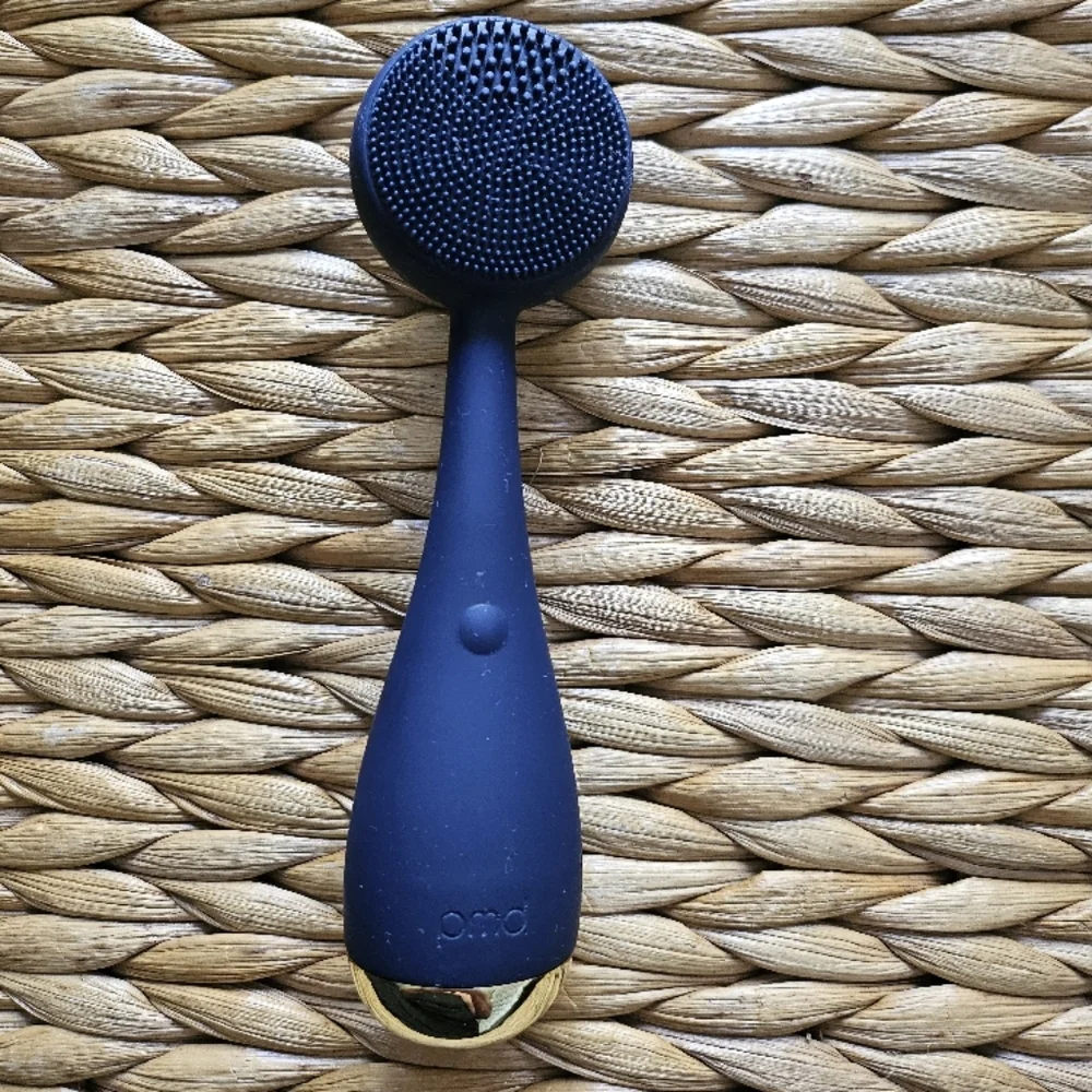 PMD Clean - Smart Facial Cleansing Device with Silicone Brush